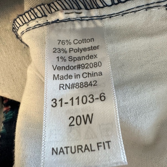 🐧3/$15 or 5/$20 - Natural Woman Floral Capri Pants GUC - Picture 4 of 6